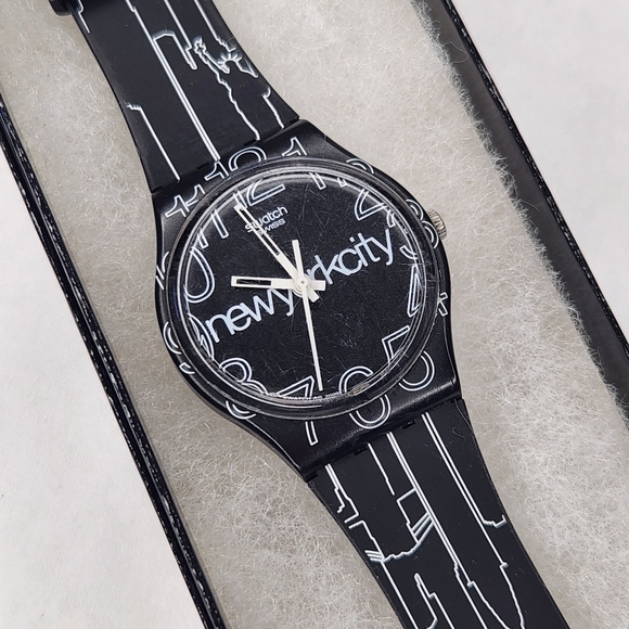 Vintage Swatch New York City Skyline Black and White Unisex Men's Women's Watch - Picture 2 of 6